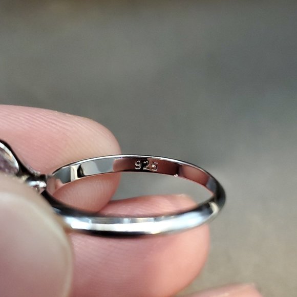 Size 6.5 925 Sterling Silver Brilliant Single Round Cubic Zirconia Ring - Picture 5 of 8